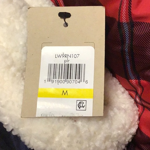 Levi's Red Plaid Bubble Puffer Jacket🎀 - Picture 9 of 9